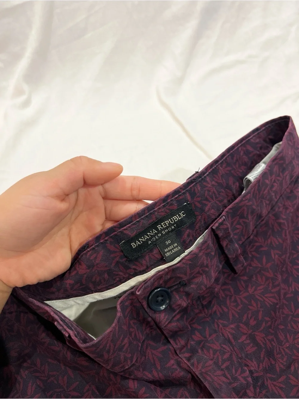 Banana Republic Aiden Shorts Mens 30 Burgundy Leaf Print Chino Flat Front Casual